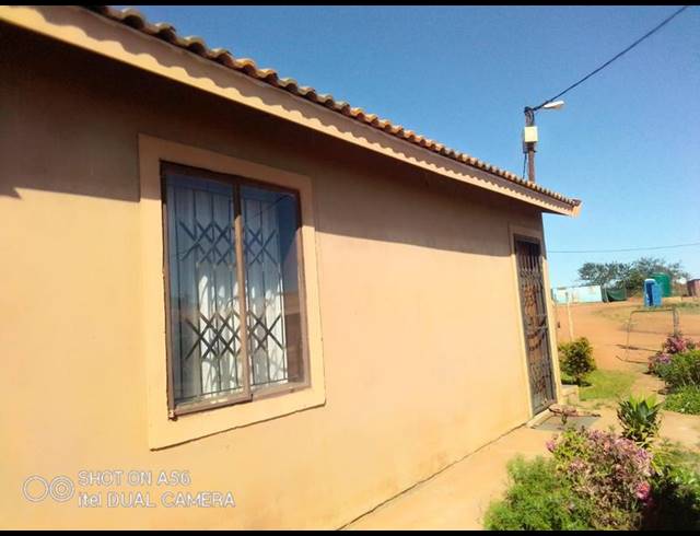 2 BEDROOM HOUSE FOR SALE IN REFILWE
